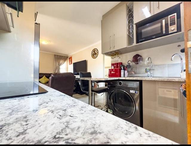 2 BEDROOM TOWNHOUSE FOR SALE IN BISHOPSTOWE